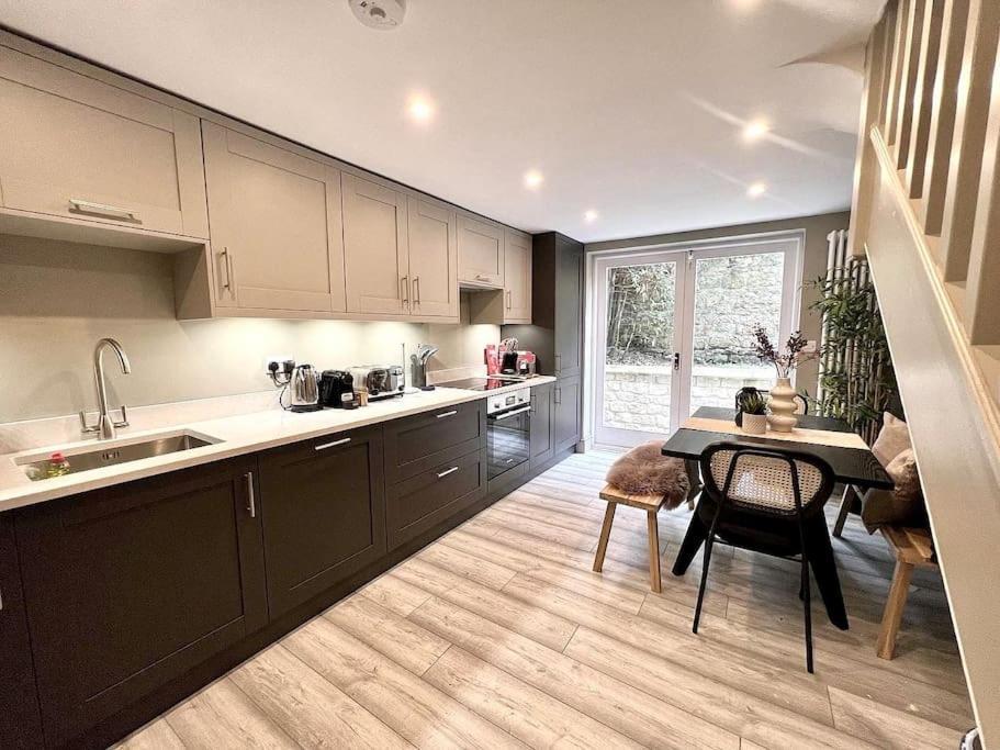 Fabulous Large Apartment In Great Location Bath Exterior foto